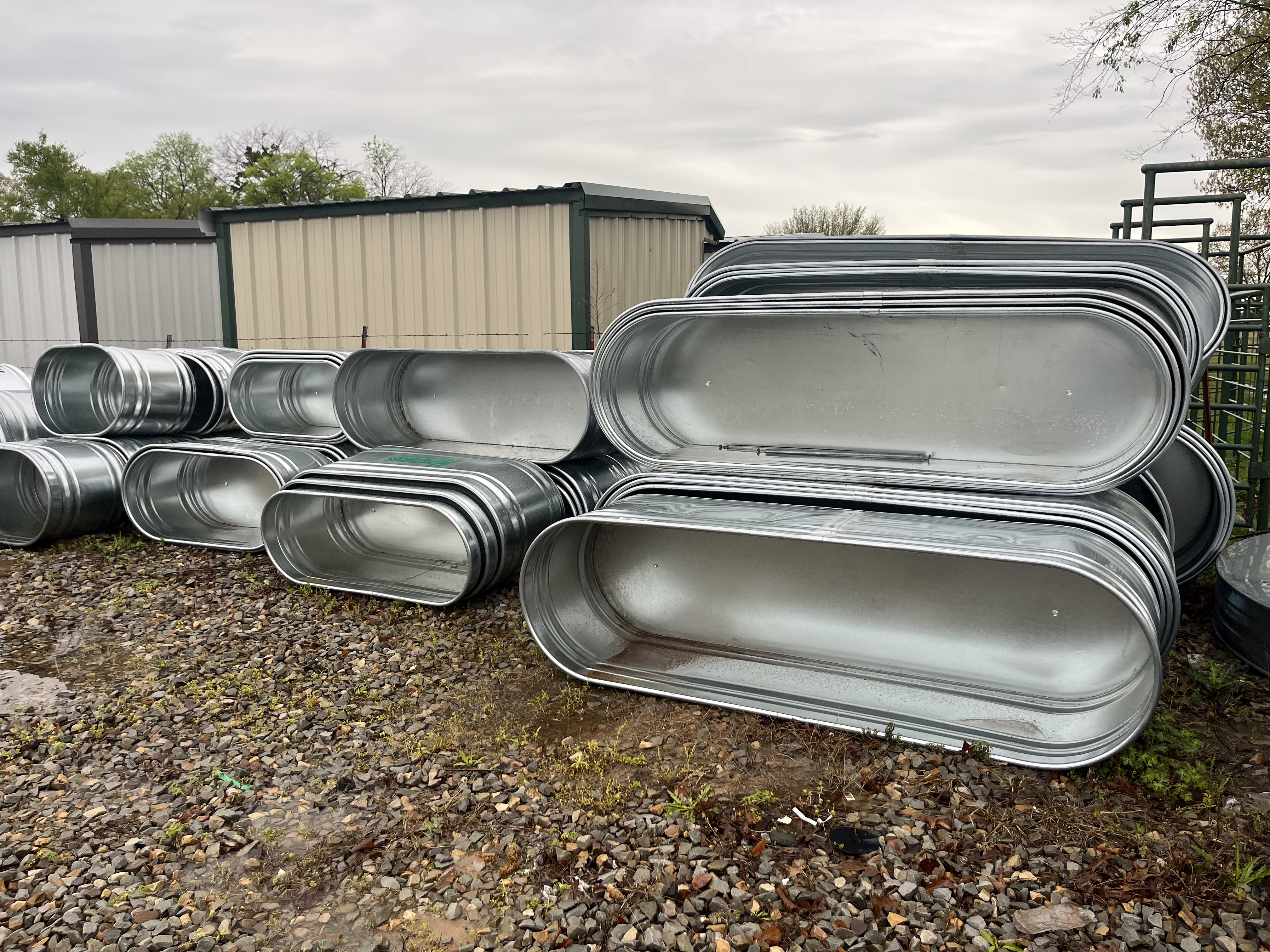 10' x 3' x 2' GALVANIZED STOCK TANK 400 GAL
