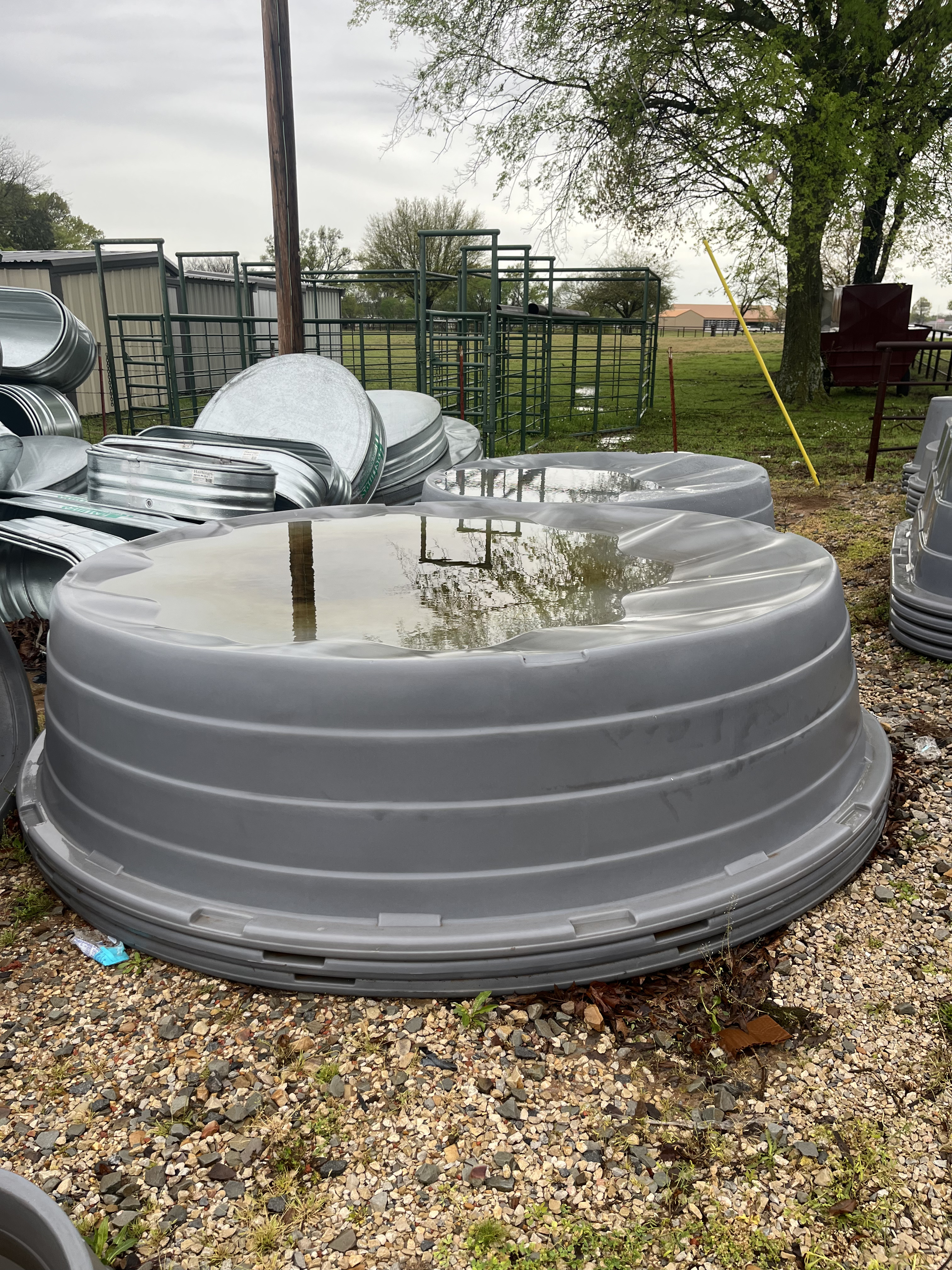 10' x 28" ROUND POLY STOCK TANK 1,100 GAL