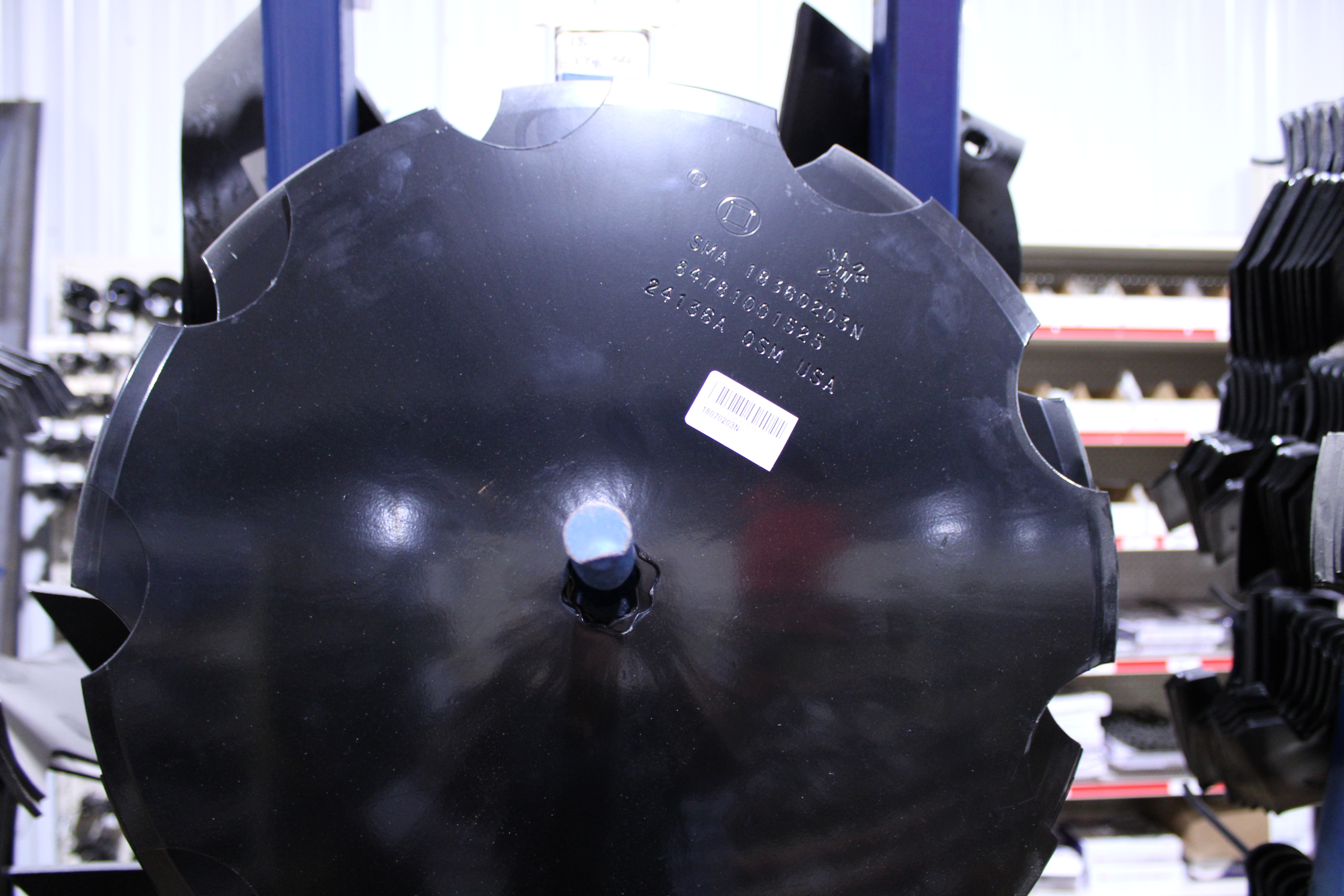 18 INCH X 3/16 INCH NOTCHED DISC BLADE WITH 1 SQ X 1-1/8 SQ AXLE