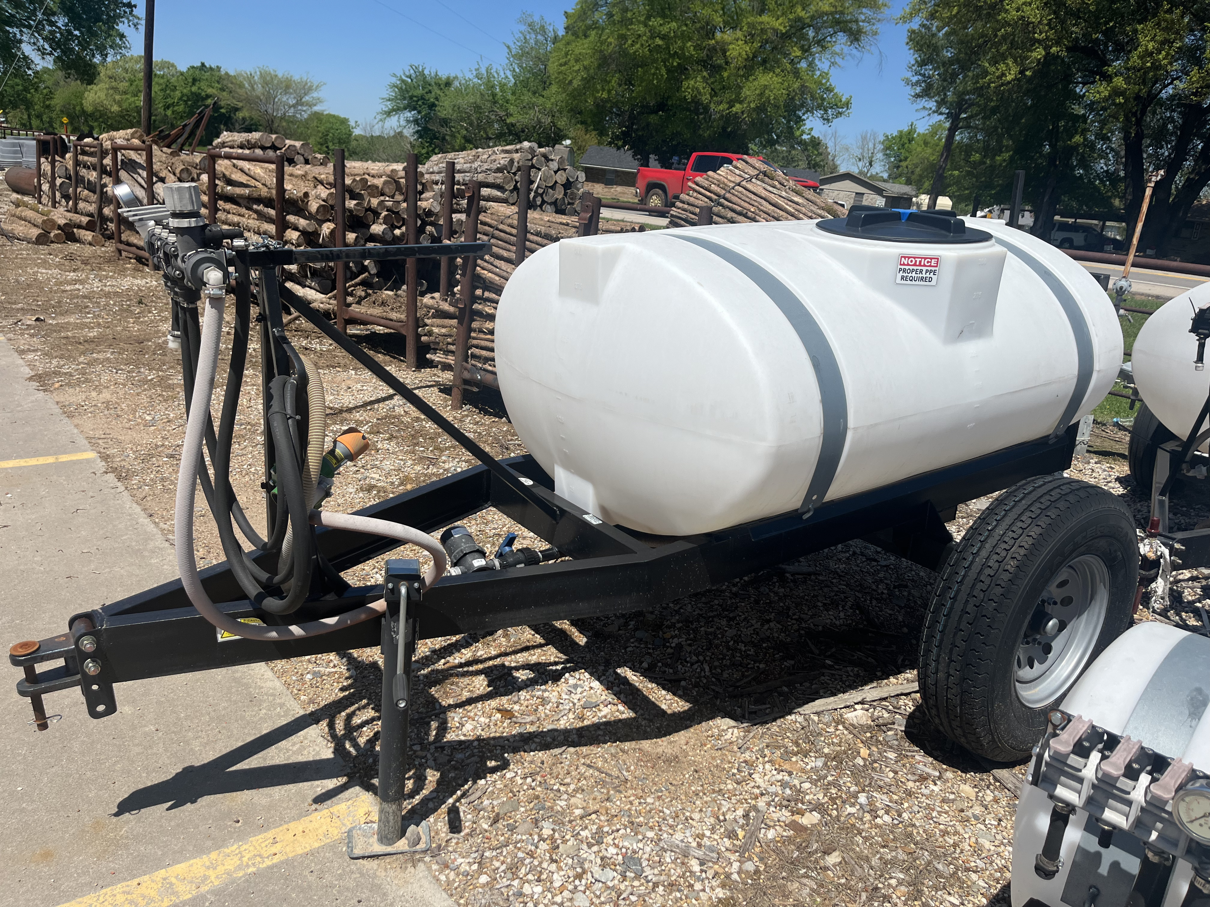 300 GAL BOOMLESS ROZELL SPRAYER